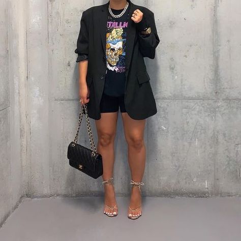 B 👅 (@sassyshortyb) • Instagram photos and videos Oversized Tee Outfit, Band Tee Outfits, Graphic Tee Outfit, Looks Pinterest, Graphic Tee Outfits, Graphic Tee Dress, Classy Casual Outfits, Fashion Attire, Tee Outfit