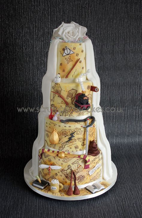 Harry Potter Wedding Cake Harry Potter Wedding Cake, Gateau Harry Potter, Harry Potter Birthday Cake, Harry Potter Food, Dessert Party, Harry Potter Wedding, Themed Wedding Cakes, Harry Potter Cake, Crazy Cakes