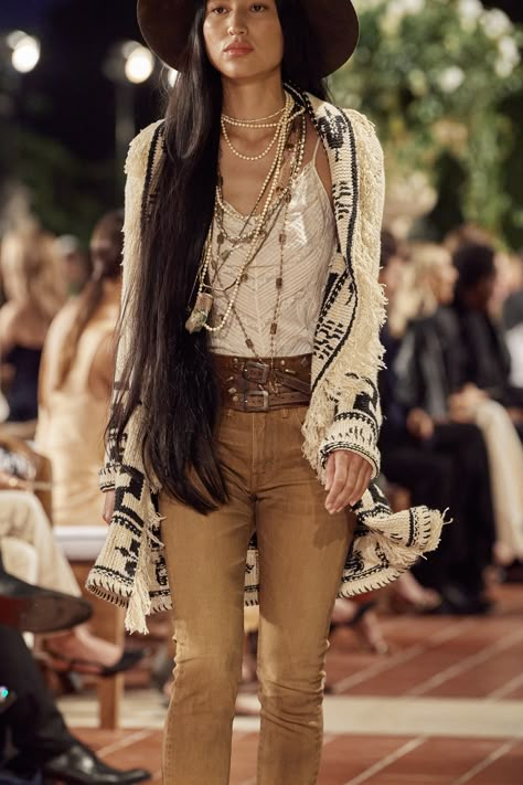 Ralph Lauren Spring 2023 Ready-to-Wear Collection | Vogue Spring 2023 Ready To Wear, 2023 Ready To Wear Collection, Double Rl, Looks Country, 2023 Ready To Wear, Ralph Lauren Style, Spring 2023, Boho Look, Vogue Paris