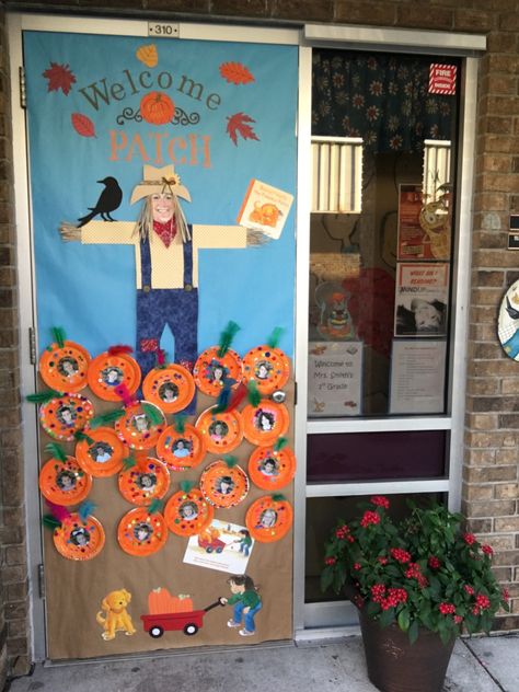 Fall Pre K Classroom Door Decoration, Pumpkin Themed Classroom Door, Fall Tree Classroom Door, Scarecrow Classroom Door Ideas, Fall Preschool Door Decorations, 2nd Grade Door Decorations, Fall Billboard Ideas For School, Thanksgiving Class Door, Scarecrow Door Classroom