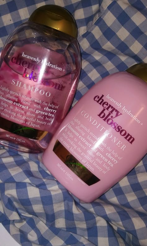 This shampoo and conditioner is the best! It hydrates curly hair for all my curly head sister's out their! Best Curly Hair Shampoo, Conditioner Curly Hair, Curly Head, Healthy Hair Routine, Curl Shampoo, Good Shampoo And Conditioner, Shampoo For Curly Hair, Hair Supplies, Best Shampoos