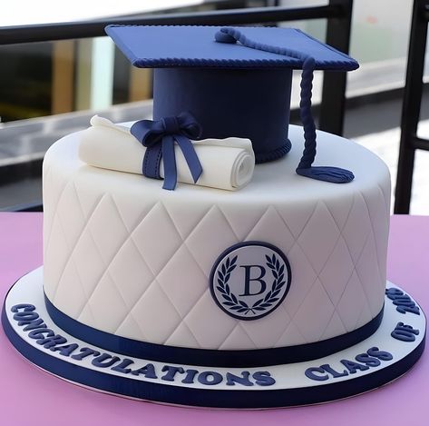 Graduation Bbq, Graduation Cake Designs, Congratulations Cake, Gift Box Cakes, Graduation Party Cake, Graduation Party High, Graduation Party Themes, Chocolate Maker, Amazing Cake