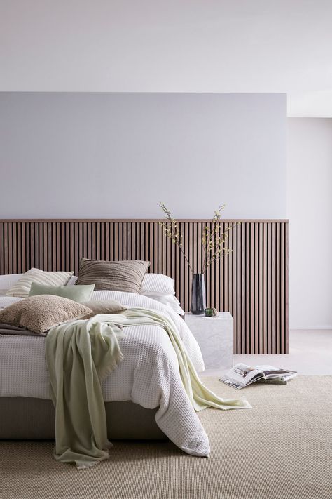 Wood Panel Bedroom, Wall Behind Bed, Wall Panels Bedroom, Wooden Panelling, Slatted Headboard, Headboard Wall, Bedroom Panel, Ideas Casa, Wood Bedroom