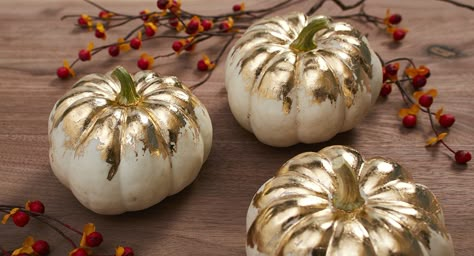 It only takes a few minutes! White And Gold Pumpkin Decor, Gold Leaf Pumpkin, White Pumpkin Decor, Pumpkin Wedding, Gold Pumpkins, Pretty Pumpkins, Pumpkin Centerpieces, Fall Thanksgiving Decor, Halloween Displays