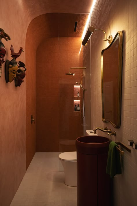 Bathroom Tiles Terracotta, Terracotta Powder Room, Soho Home Bathroom, Maroon Tile Bathroom, Terracotta Bathroom Walls, Cream Tile Bathroom, Terracotta Bathroom Ideas, Terracotta Tile Bathroom, Bgc Condo