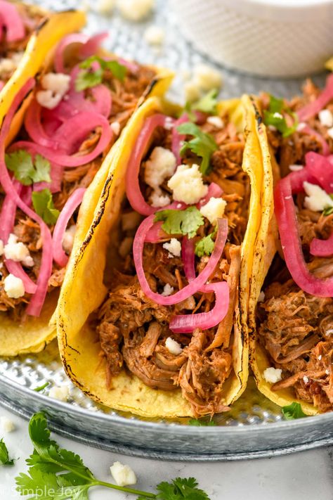 These Pulled Pork Tacos will rock your world. They have just 15 minutes of hands on time, and then you come home to the most delicious dinner. My whole family fell head over heels for this recipe, a sure winner. Pub Recipes, Shredded Pork Tacos, Mexican Pulled Pork, Mexican Pork, Pulled Pork Leftovers, Pulled Pork Tacos, Cooking Range, Pork Tacos, Shredded Pork