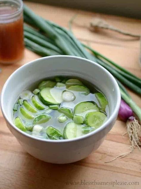 A quick & easy recipe for pickled cucumbers! Refrigerator pickles made with cucumber slices, vinegar, onions, salt & a bit of sugar if you like. #pickles #cucumbers Vinegar Onions, Pickles Cucumbers, Refrigerator Pickle Recipes, Pickled Cucumbers, Cucumber Slices, Quick Pickled Cucumbers, Quick Pickled, Cucumbers And Onions, Refrigerator Pickles