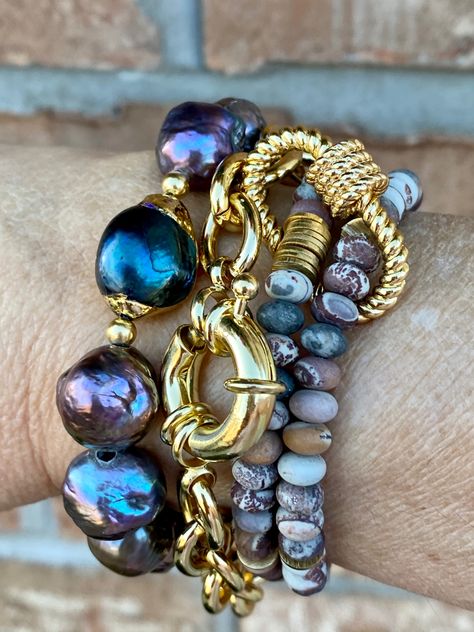 Funky Bracelet, Leather Jewelry Making, Faberge Jewelry, Diy Jewelry Necklace, Jewelry Making Bracelet, Hot Jewelry, Stylish Bracelet, Freshwater Pearl Bracelet, Hippie Chic