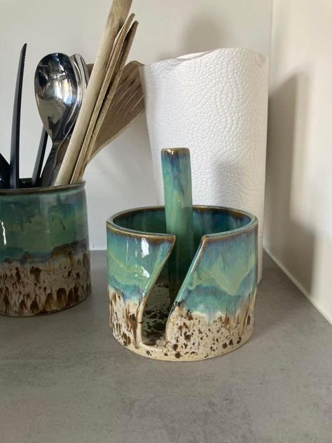 Household Pottery Ideas, Ceramic Kitchen Items, Flat Pottery Ideas, Pottery For Mom Gift Ideas, Functional Pottery Ideas Fun, Pottery Creative Ideas, Pottery Paper Towel Holder, Rustic Pottery Ideas, Useful Ceramic Projects