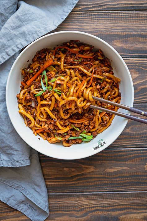 Spicy Udon Noodle Recipe, Vegan Noodle Recipes, Vegan Udon, Vegan Noodles Recipes, Udon Stir Fry, Udon Noodles Recipe, Spicy Peanut Noodles, Vegan Noodles, Tofu Stir Fry