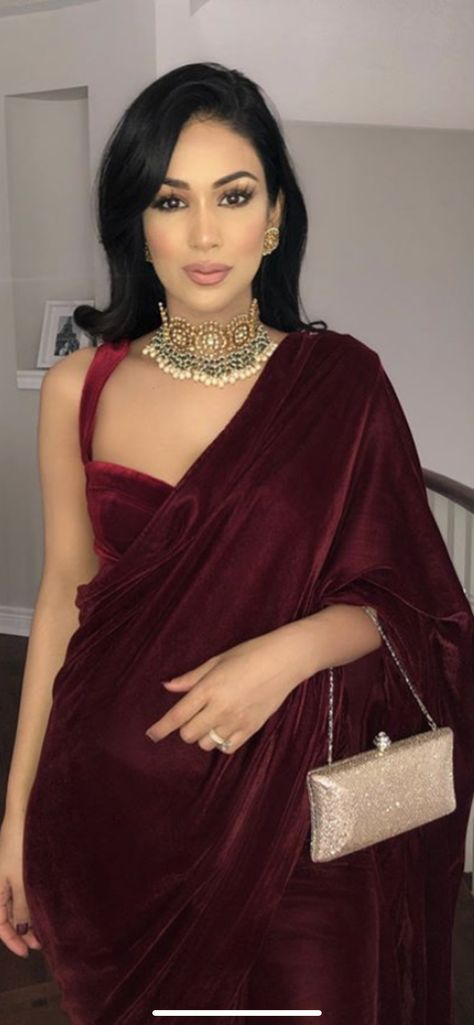 Maroon Saree For Farewell, Dark Color Sarees Party Wear, Deep Maroon Saree, Classy Saree Look For Wedding, Maroon Saree Makeup Look, Velvet Saree Look For Wedding, Vine Colour Saree, Wine Red Saree For Farewell, Maroon Suit Women Indian