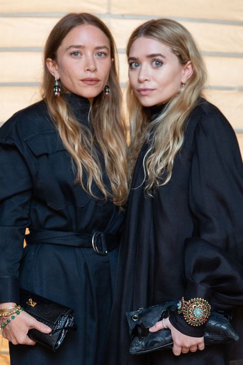 Get The Olsen Twins' Polished Waves Olsen Twins Hair, Kate Olsen Style, Mary Kate Olsen Style, Ashley Olsen Style, Twin Fashion, Olsen Fashion, Olsen Twins Style, Mary Kate Ashley Olsen, Bombshell Hair