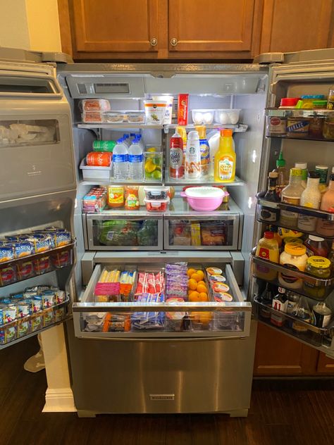 Refrigerator Goals, Dream Fridge, Refrigerator Makeover, Full Fridge, Healthy Fridge, Penyimpanan Makeup, Kitchen Appliance Storage, Acrylic Containers, Desain Pantry