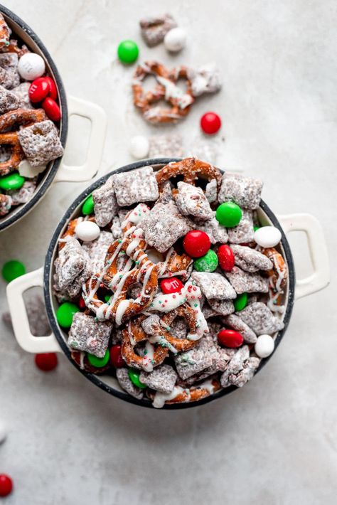 Christmas Puppy Chow - A Cookie Named Desire Muddy Buddy Recipe Christmas, Holiday Puppy Chow Christmas, Grinch Truffles, Christmas Candy Bark, Christmas Muddy Buddies, Holiday Puppy Chow, Christmas Puppy Chow, Puppy Chow Mix, Puppy Chow Cookies