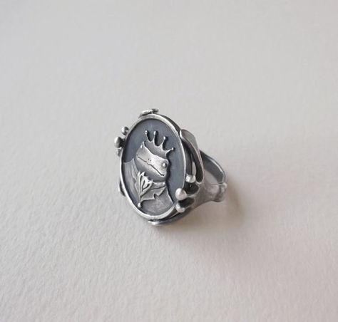 Princes Ring, Frog Jewelry, Jewelry Casket, Indie Jewelry, Frog Prince, Dope Jewelry, Funky Jewelry, Fantasy Jewelry, Jewelry Inspo