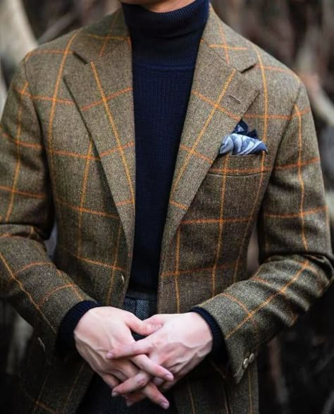 Turtle Neck Suit Men, Turtle Neck Suit, Turtle Neck Outfits, Latest Suit Styles, Tweed Jacket Men, Lapel Wedding, Older Mens Fashion, Harris Tweed Jacket, Men Blazer