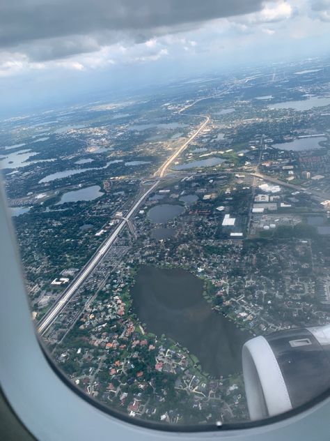 #vacation #orlando #disney #disneyland #aesthetic #view #flight Orlando Aesthetic, Flight Aesthetic, Plane Landing, Disneyland Aesthetic, Orlando Disney, Miss Florida, Aesthetic View, Orlando Florida, Orlando