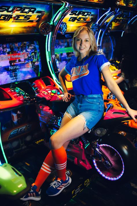 Arcade Senior Pictures, Bowling Photography, Arcade Pics, Arcade Photography, Arcade Shoot, 80s Photography, Wonderland Photoshoot, Arcade Photoshoot, Outfits 60s