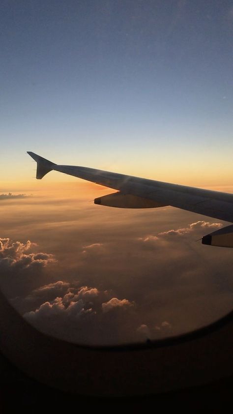 Aeroplane Window Aesthetic, Aesthetic Airplane Window, Aeroplane Photography, Aeroplane Aesthetic, Aeroplane View, Tyler The Creator Aesthetic, Aeroplane Flying, Flight Video, Sunset Flight