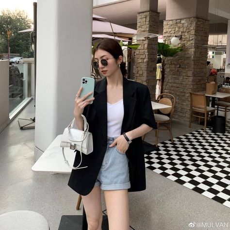 Shorts With Blazer Outfits, Polo Outfit Women's Korean, Clothes For Pear Shaped Women, Korea Summer Outfit, Korea Summer Fashion, Classy Fashion Chic, Neat Casual Outfits, Korean Outfit Street Styles, Korean Casual Outfits