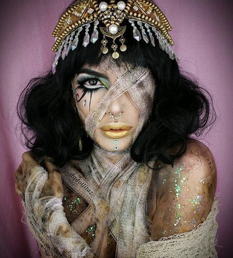 Diy Mummy Costume, Mummy Makeup, Cleopatra Makeup, Cleopatra Halloween Costume, Mummy Halloween Costume, Beautiful Halloween Makeup, Cleopatra Halloween, Halloween Make-up Looks, Mummy Costume