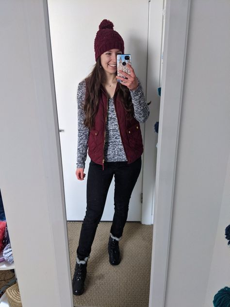 maroon-beanie-quilted-vest-sweater-weather Outfits With Maroon Leggings, Maroon Hat Outfit, Burgundy Beanie Outfit, Burgundy Sweater Vest Outfit, Maroon Beanie Outfit, Beanie Outfit, Green Utility Jacket, Maroon Sweater, Pink Beanies