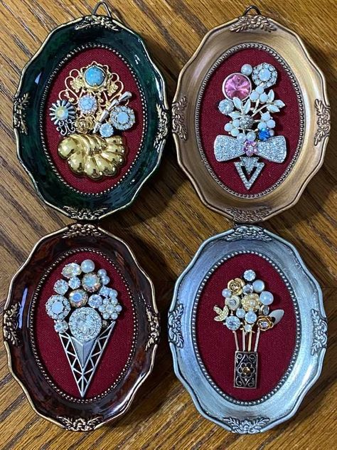 Vintage Brooch Display, Christmas Broach Display Ideas, How To Display Old Broaches, Brooch Art Framed, Victorian Jeweled Brooches As Gift, Broach Display Ideas, Broach Tree Jewelry Art, Jewelry Shadow Box, Bead Artwork