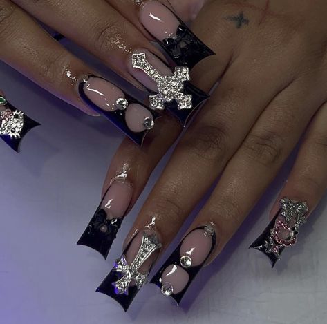 ₊˚ෆ Follow me for more 𐙚 visit my boards ₊˚ෆ Nails With A Lot Of Charms, Corset Nails, White Corset, Nails