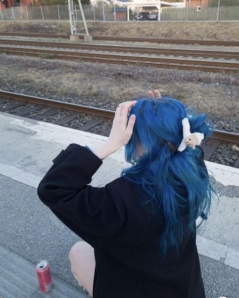 Ultramarine Blue Hair, Blue Hair Aesthetic Faceless, Blue Hair Girl, Girl With Blue Hair, Blue Hair Aesthetic, Blue Haired Girl, Dyed Hair Inspiration, Hair Inspiration Color, Hair Inspo Color