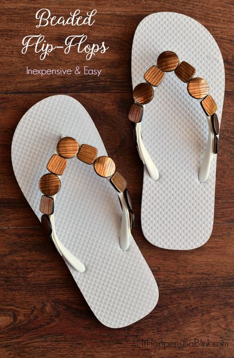 Quick and Easy Beaded Flip Flops Beach Art Diy, Cheap Flip Flops, Fancy Flip Flops, Flip Flop Craft, Beaded Flip Flops, Decorating Flip Flops, Fun Summer Crafts, Shoe Makeover, Diy Sandals