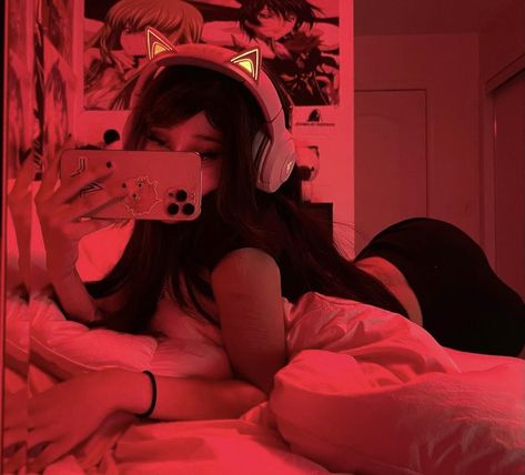 Gamer Gf Aesthetic, Gamer Girl Photoshoots, Girl Gamer Aesthetic, Amu Westwood, Gamer Girl Pfp, Xbox Gamerpics, Gamer Boys Aesthetic, Gamergirl Aesthetic, Irl Girl Pfp