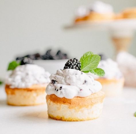 Light and airy mini angel food cakes are the perfect breakfast or dessert treat! Angel Food Cakes, Angel Food Cake Desserts, Mini Angel, Angel Cake, Small Desserts, Tea Sandwiches, Angel Food Cake, Food Cake, Angel Food