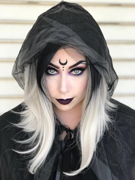 Dark Sorceress Makeup Womens Witch Makeup Ideas, Queen Of Darkness Makeup, Diy Sorceress Costume, Witch Photoshoot Makeup, Sorceress Costume Makeup, Dark Sorceress Makeup, Dark Priestess Makeup, Dark Witch Makeup Halloween Easy, Dark Witch Makeup Halloween Tutorial