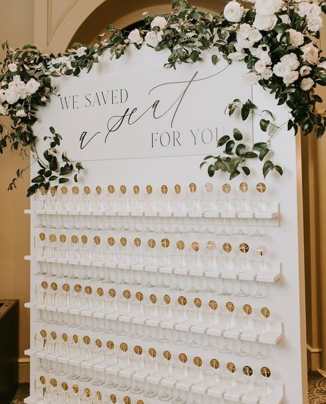 Bella Bridesmaids on Instagram: “Sip & be seated 🥂 📸: @courtneypecorino 📋: @idodetailslv 📍: @jwmarriottlv @jwmarriottlvevents 🌸: @cityblossomslv 🥂: @dbdvegas…” Reception Seating Chart, Drink Markers, Champagne Wall, Wedding Seating Charts, Wedding Design Inspiration, Dream Wedding Decorations, 2025 Wedding, Wedding Wall, Wedding Venue Decorations