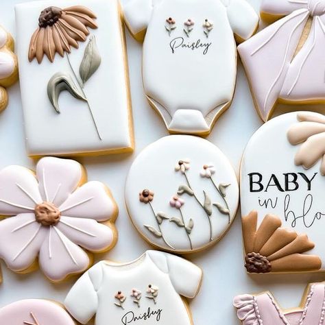 Baby In Bloom Sugar Cookies, Flower Baby Shower Cookies, Baby In Bloom Cupcakes, Wildflower Baby Shower Cookies, Boho Baby Shower Cookies, Simple Baby Shower Centerpieces, Baby In Bloom Cookies, Cookies Drawing, Baby Shower Cookies Neutral