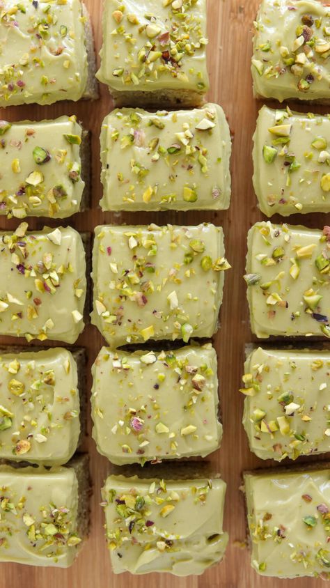 Pistachio Cake Recipe - The Cooking Foodie Pistachio Cake With Cream Cheese Frosting, Yummy Cake Recipe, Pistachio Mini Cakes, Persian Desserts Sweets, Sicilian Pistachio Cake, Mini Pistachio Cake, Pistachio Sheet Cake, Pistachio Butter Recipe Ideas, Recipes With Pistachio Butter