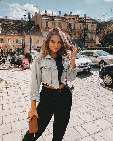 Cropped Denim Jacket Outfit, Cropped Jacket Outfit, Crop Denim Jacket, Denim Jacket Patches, Denim Jacket Outfit, New Jacket, Jacket Outfit, Athleisure Outfits, Cropped Denim Jacket