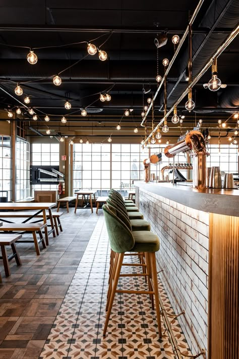 Industrial Modern Bar Design, Brewery Interior Design Modern, Industrial Style Ceiling Design, Industrial Commercial Design, Boho Bar Design, Farmhouse Restaurant Decor, Restaurant Concept Ideas, Brewery Design Interior, Pizza Restaurant Design Interior