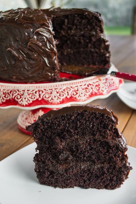 Deliciosoa torta Húmeda de chocolate. Ideal para darse un gustico después de una comida pesada. Minuman Starbucks, Savoury Cake, Food Cakes, Sweet Cakes, Cakes And More, Chocolate Desserts, Chocolate Recipes, Cake Cookies, Cake Desserts