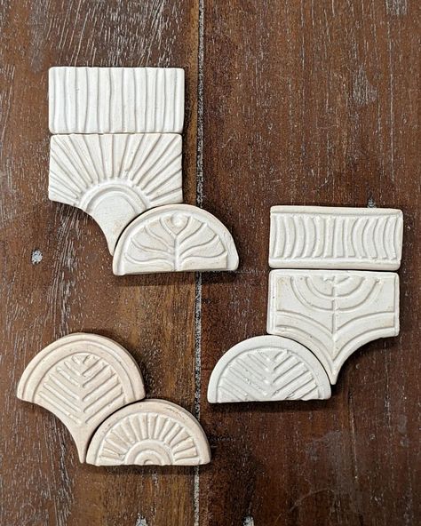 Pretty Objects, Pottery Stamps, Clay Stamps, Ceramic Molds, Stamp Carving, Handmade Stamps, Ceramic Techniques, Pottery Tools, Pottery Techniques