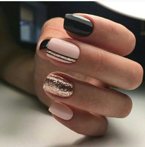 glittering-rose-gold-details-on-a-hand-with-pale-nude-pink-and-black-nail-polish-short-square-manicure-seen-in-close-up Gold Manicure, Nail Glitter Powder, Rose Gold Nails, Super Nails, Trendy Nail Art, Nail Designs Glitter, Gel Nail Art, Nail Shapes, Manicure E Pedicure