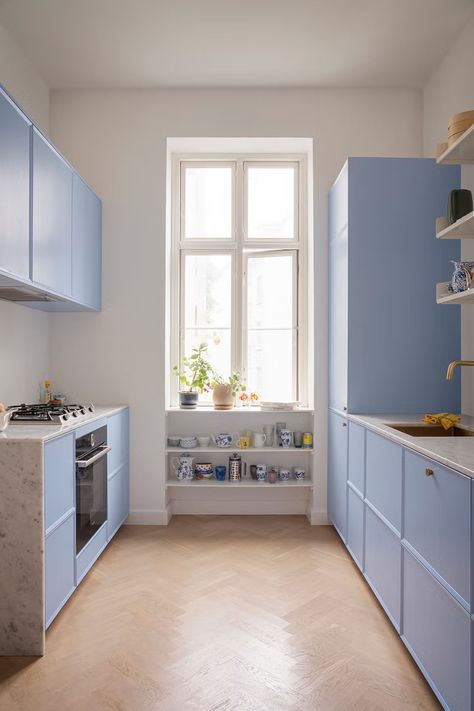 kitchen design sink not under window - Google Search Galley Kitchen Layout, Light Blue Kitchens, Bold Kitchen, Galley Kitchens, Blue Kitchen Cabinets, Beautiful Kitchen Designs, Dark Kitchen, Aesthetic Kitchen, Galley Kitchen