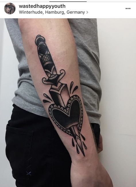 Heart Dagger Tattoo, Traditional Dagger Tattoo, New Tattoo Styles, Traditional Heart Tattoos, Traditional Black Tattoo, Sacred Heart Tattoos, Traditional Tattoo Design, Dagger Tattoo, Heart Tattoo Designs