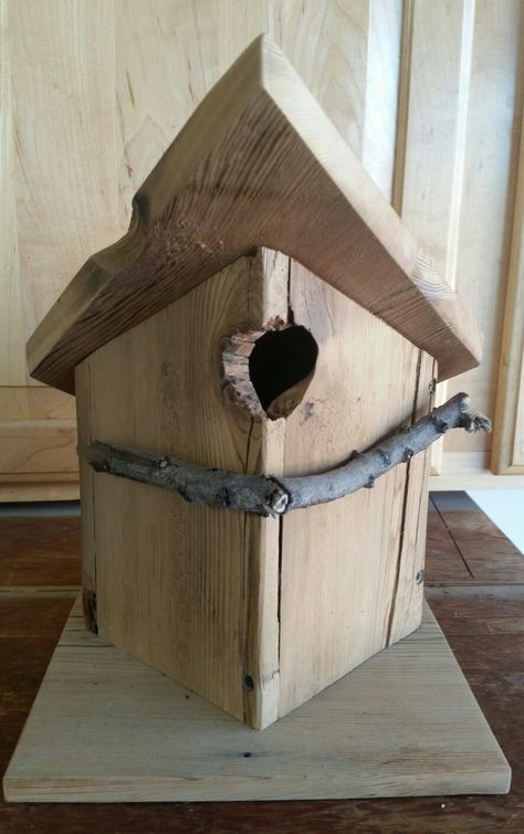 Rustic weathered barnwood birdhouse Bee Houses, Homemade Bird Houses, Bird Houses Ideas Diy, Beautiful Birdhouses, Birdhouses Rustic, Garden Birdhouses, Bird House Feeder, Rustic Birdhouse, Wooden Bird Houses