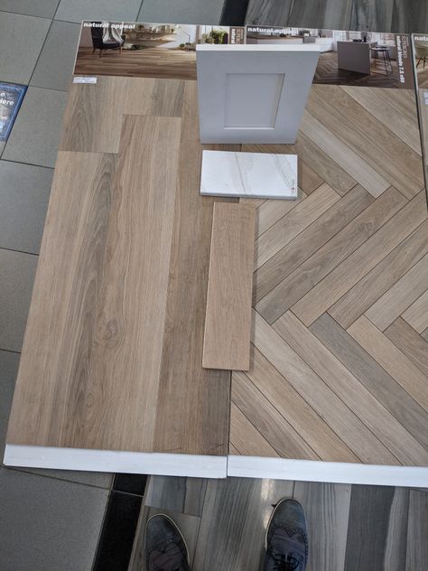 Ceramic Wood Tile Floor Kitchen, White Oak Wood Look Tile, Ceramic Wood Tile Floor Living Room, Wood Tile Pattern, Ceramic Wood Tile Floor, Wood Tile Floor Kitchen, Ceramic Kitchen Tiles, Wood Like Tile, Wood Effect Floor Tiles