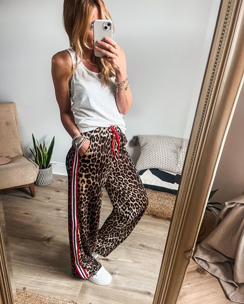 Leopard print is seriously having a moment, and these side stripe wide leg joggers are here to prove it! Perfect for those casual days when you're chasing after the kids but still want to look stylish. They're also an absolute dream for airport outfits – comfy yet chic! And let's be real, with the British summer looking pretty bleak, these leopard print joggers are the cosy, on-trend piece you need right now. Shop now 🛍 . . . #mooboufashion #fashionover30 #fashionover40 #fashionover50 #fas... Comfy But Stylish Outfits Summer, Airport Outfit Comfy, School Run Style, Pant Jeans, Outfits Comfy, Wide Leg Joggers, Airport Outfits, Fashionable Work Outfit, Printed Dress Shirts