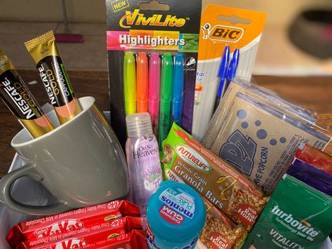 Matric Exam Care Package, Exam Package Ideas, Study Box Gift Care Packages, Study Kit Gift Care Packages, University Care Package Ideas, Exam Gift Basket, Study Package Gift, Exam Care Package Ideas Student, Study Care Package Ideas