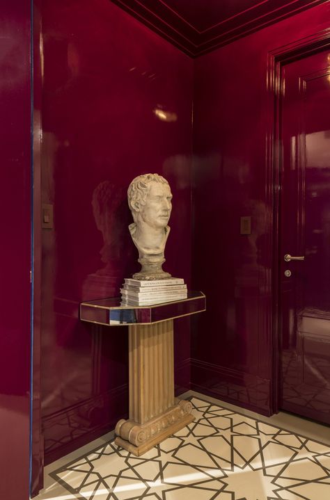 Apartment Foyer Design, Painting A Ceiling, Apartment Nyc, Burgundy Walls, Upper East Side Apartment, 80s Art Deco, Red Dining Room, Lacquered Walls, Historic Colours