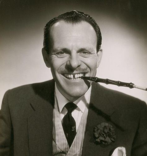 Terry-Thomas and His Tragic Final Days – (Travalanche) Terry Thomas, Comedy Actors, Classic Film Stars, Teen Celebrities, British Comedy, Final Days, Character Actor, Hollywood Legends, Celebrity Portraits