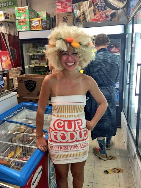 Top Ramen Noodle Dressed Up Ramen Noodles, Diy Cute Costumes, Ramen Costume, Team Halloween Costumes, Club Merch, Holloween Costumes, Halloween Costumes 2014, Top Ramen, Food Fest